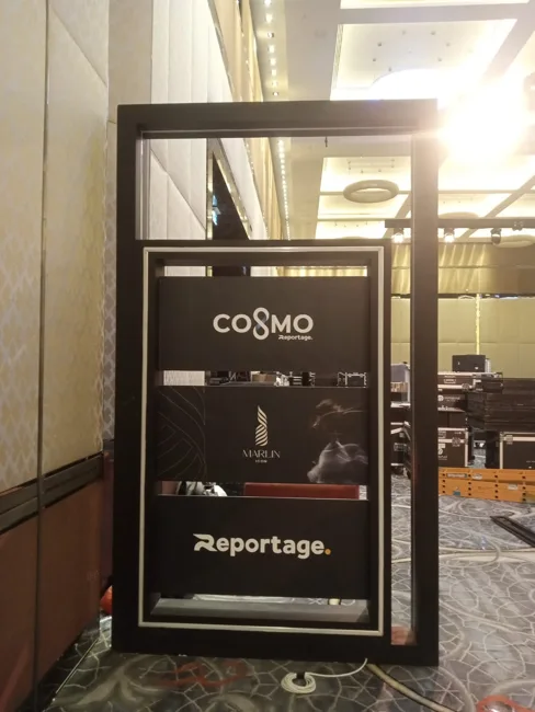 Freestanding display signage